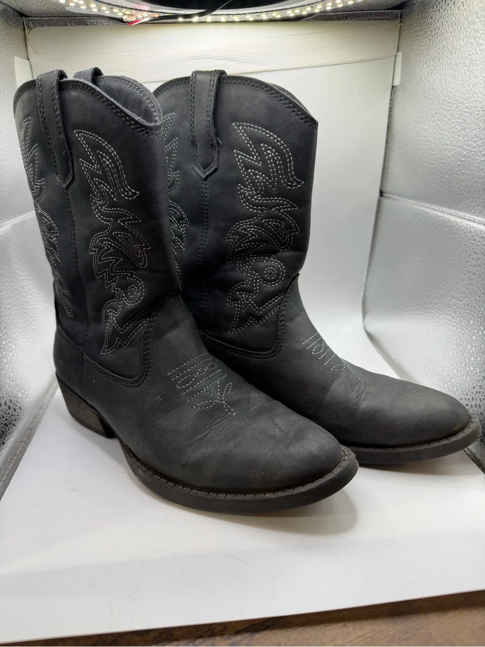 Black Western Cowboy Boots with Embroidered Detail size 2 youth